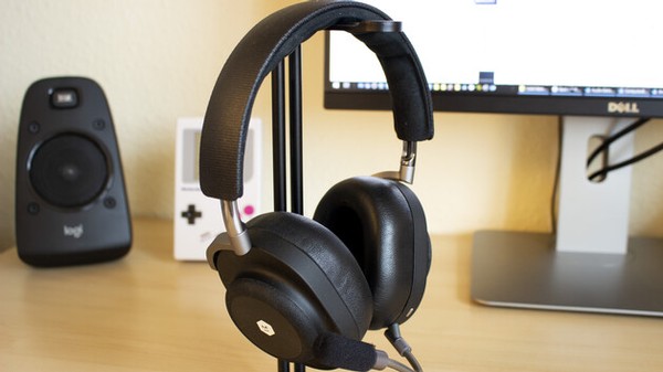 Master und Dynamic MG20 Headset